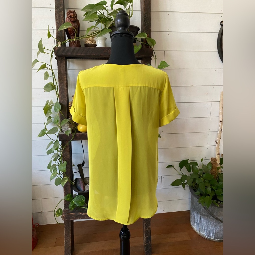 W118 by Walter Baker: Yellow Pleated Relaxed Blouse with Cuff Sleeves - Picture 7 of 17